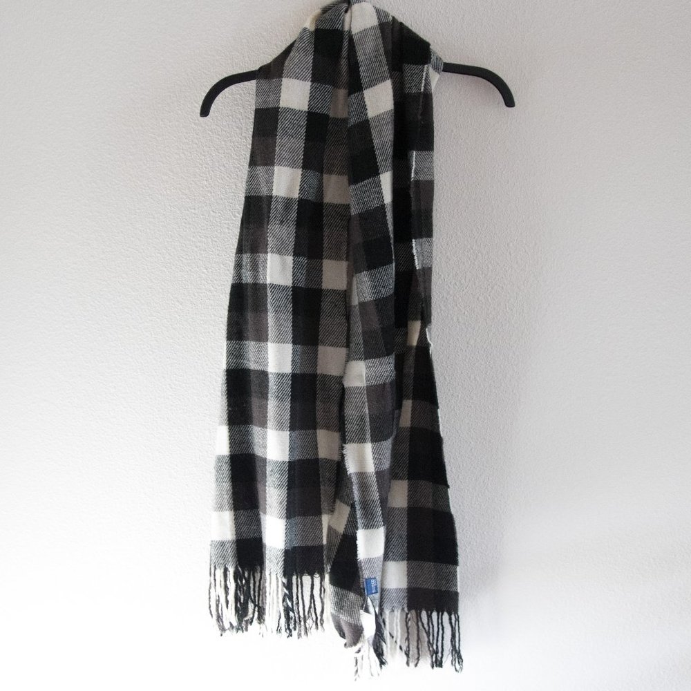 - H&M Divided Black & White Plaid Scarf